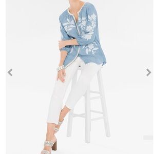 Chico’s Floral & Denim Button Down Shirt In Excellent Condition